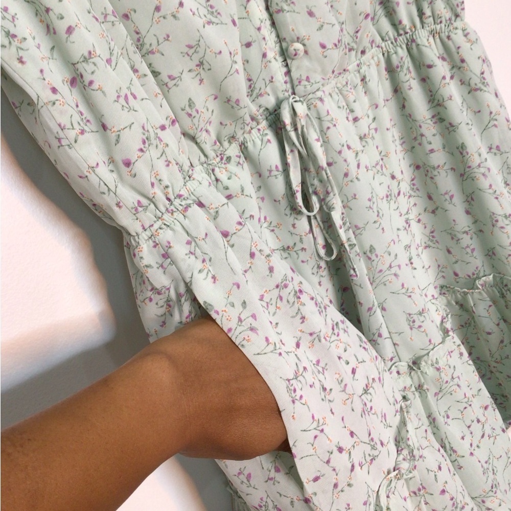 Green Ruffled Floral Romper with Puff Sleeves Women’s Size Medium, V-Neck - Picture 6 of 12